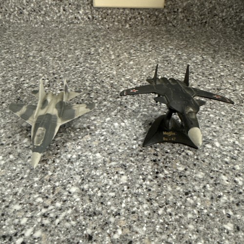Stand and mig - su-47, w/stand